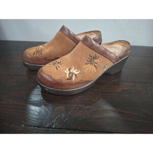 NWOB Alegria Isa Embroidered Floral Leather Fashion Mule/Sz. 38 (Euro), 7.5-8 US